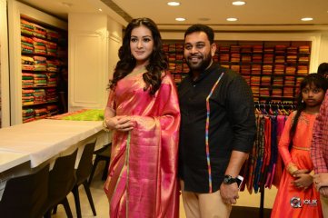 Vijay Deverakonda And Catherine Tresa Launch KLM Fashion Mall at Kukatpally
